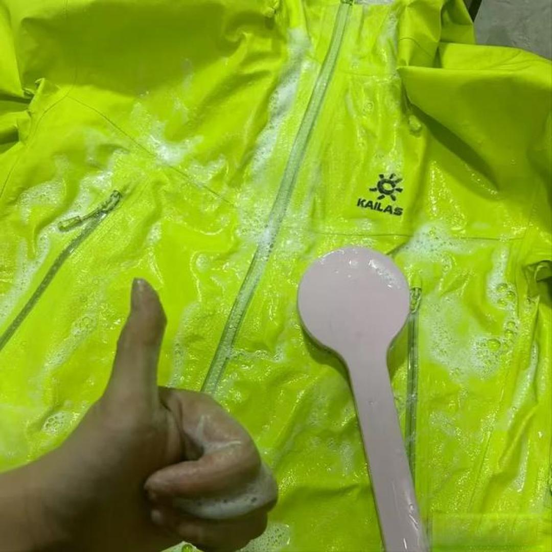 冲锋衣一洗就废？错！洗衣店老板教我3招，洗完比新的还防水！