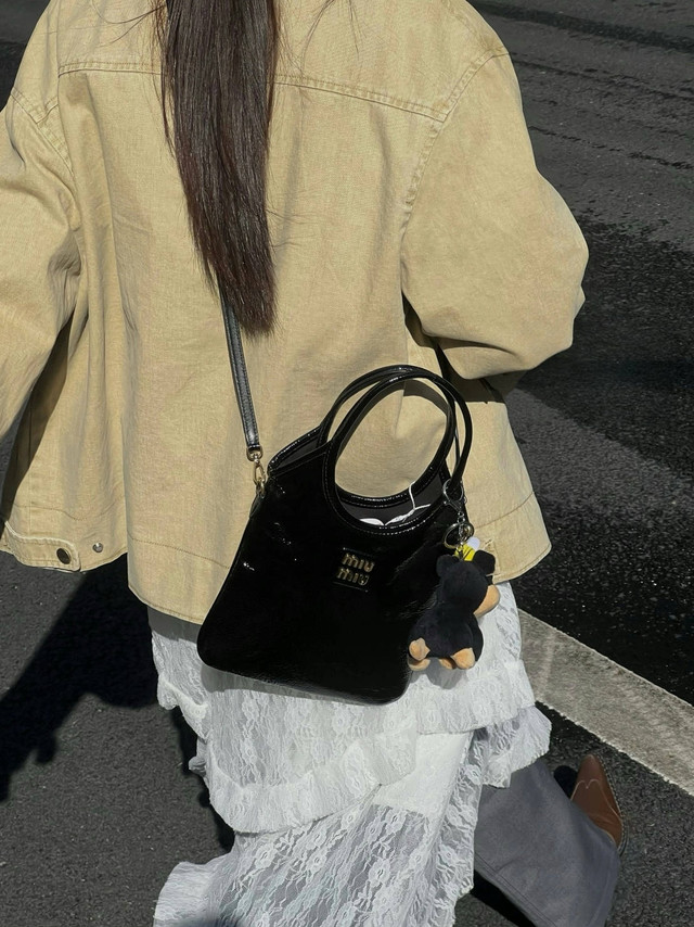 礼物的意义：Miu Miu包背后的用心