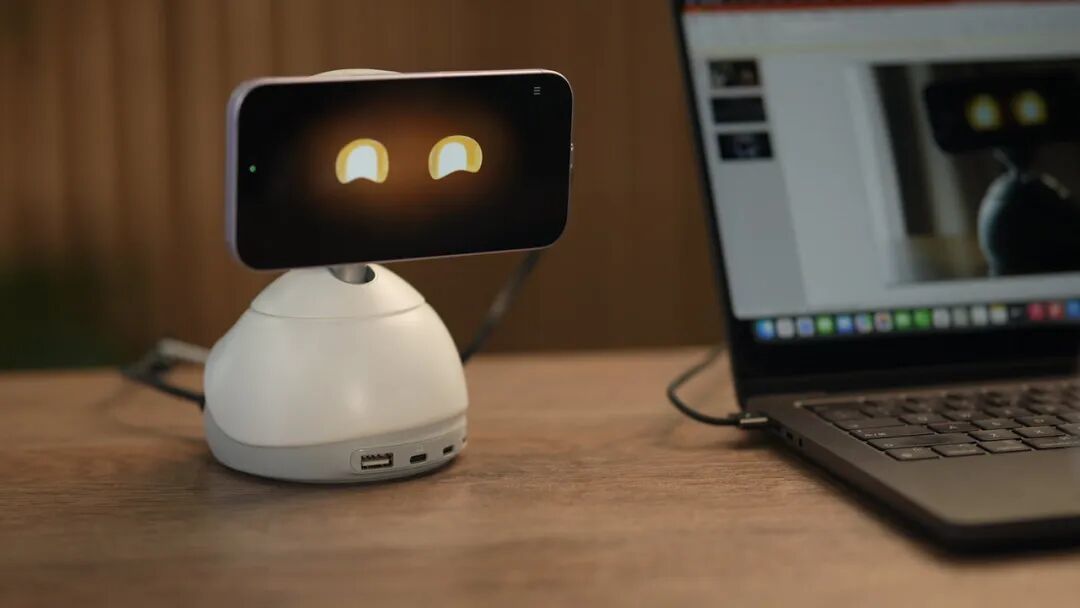 把具身 AI 养在桌面上:LOONA Deskmate 如何用刚需接住大模型的地气?| CES2026