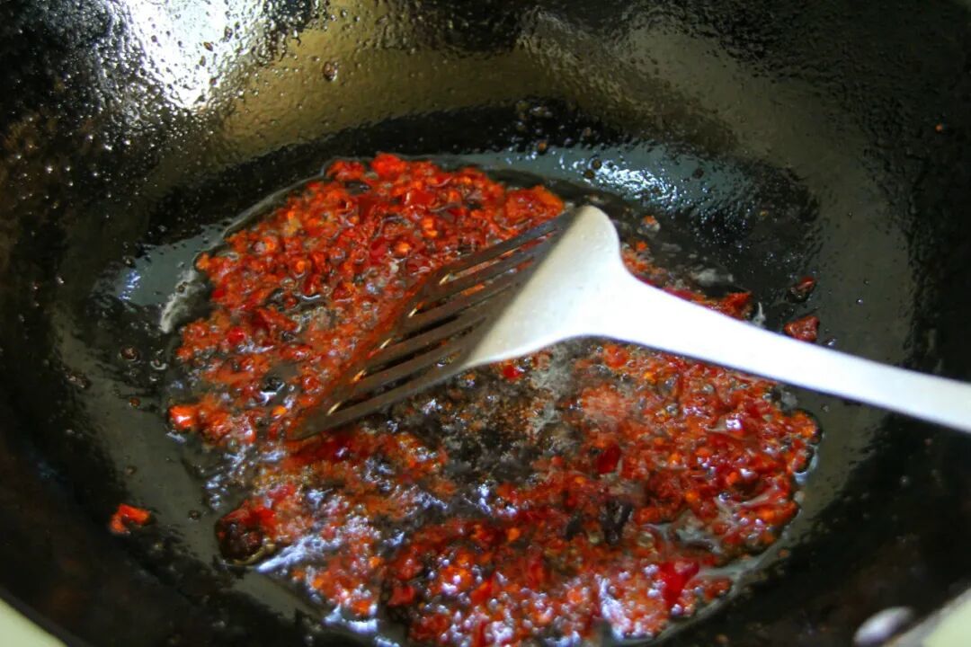 救命!!!这道外皮焦香酥脆、鱼肉吸满汤汁的【香辣烤鱼】,让我连干3碗饭!