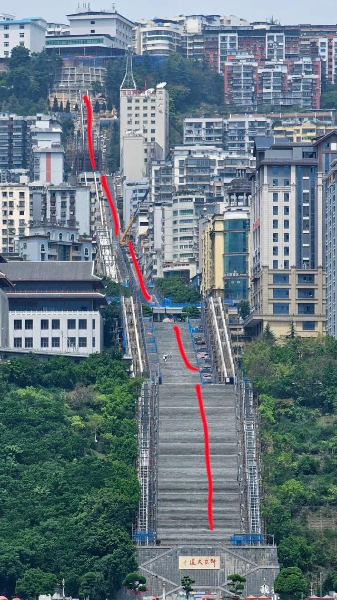 重庆巫山县建成世界最长扶梯，此前爬楼梯爬到怀疑人生
