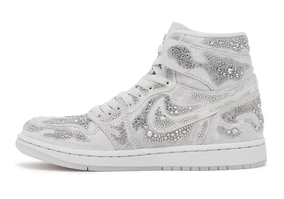 WZK北京 分享丨Swarovski x Air Jordan 1 High OG “Vast Grey”