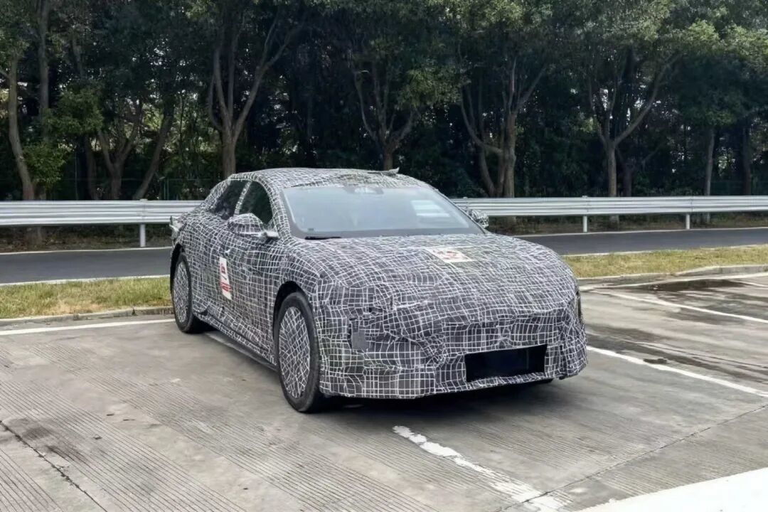 Avatr 12 旅行车发现在道路测试：竞争对手 Zeekr 007 GT