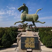 “背首含‘马’诗词可免门票”引热议，用户真实口碑与深度分析