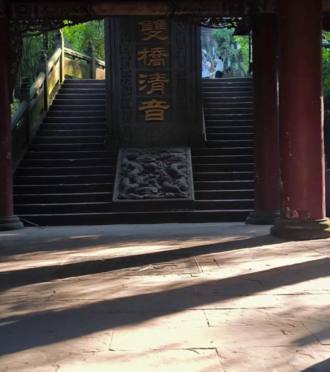50+徒步峨眉山爆款攻略:2天1晚不虐腿,登顶金顶还护膝!