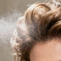 定型喷雾、发泥、发胶，细软塌发质适合哪个？