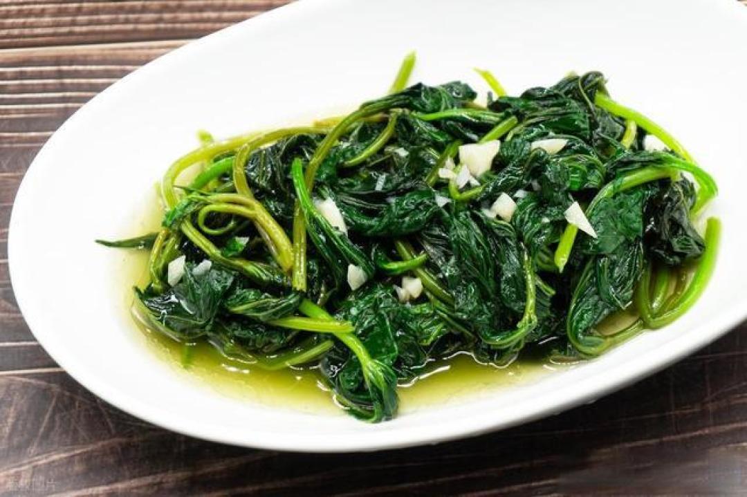 这4种绿叶菜的钙是牛奶3倍,每天一把,肠道通畅骨骼强