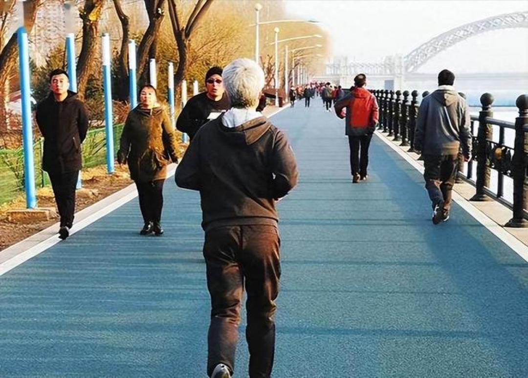 慢走半小时错了？医生提醒：过了 60 岁，慢走要尽量做到这 7 点