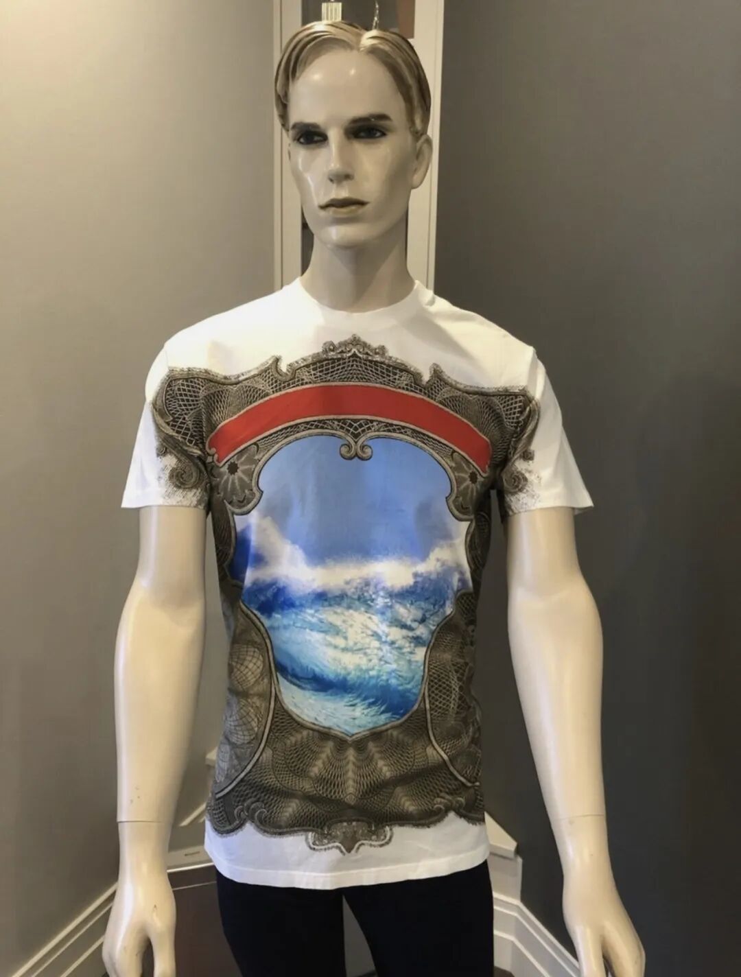 postpost SELECT:世界水深火热,而我们还在买鞋?