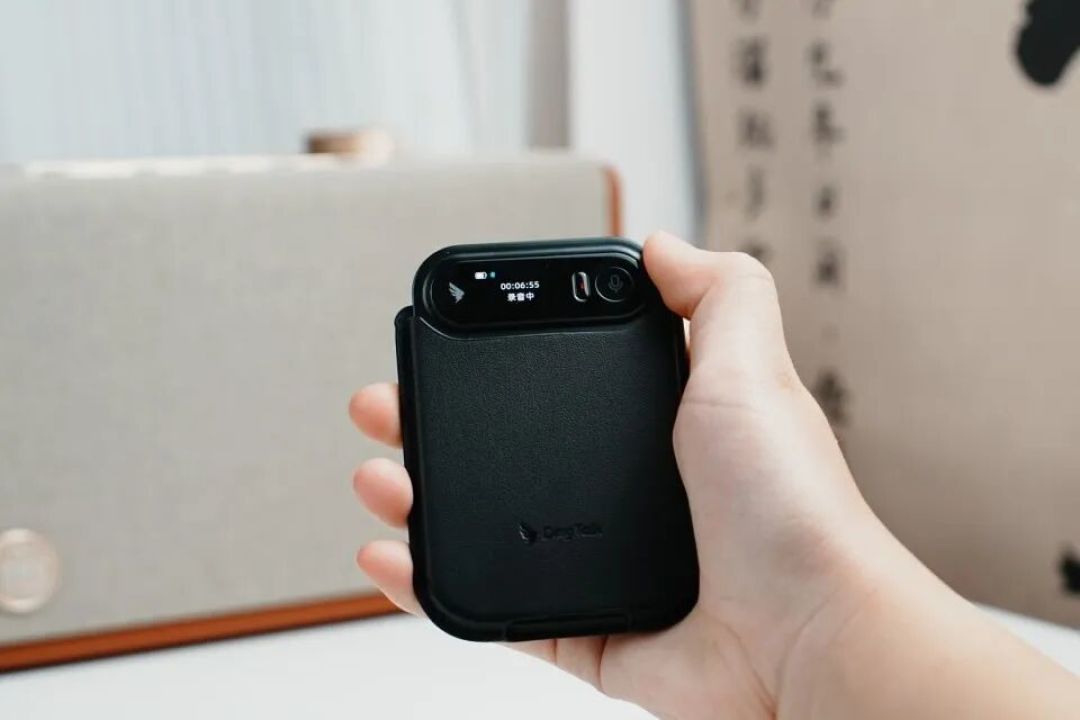 用钉钉AI录音卡取代录音笔,工作减负有点猛!
