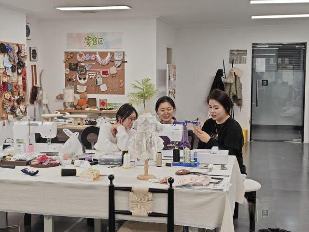 小伙开“缝纫教室”教人做宠物衣服,月入5万火爆网络