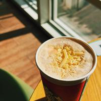 能喝的芝士蛋糕｜星巴克海盐焦糖芝士醇拿铁