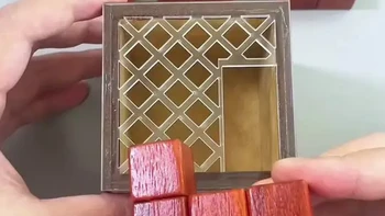 7块积木硬塞版
这次有点绕，做了几次才成功
先把1号块旋到右边“伸头”出盒，
再翻盒让头升上“二楼”，
空出底格，其余块顺势滑入，
最后一块翻身落位！
#益智玩具 #创作者扶持计划 #解压 #脑洞大开