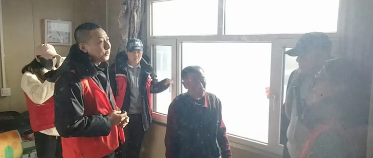 吉林刀锋车队志愿服务总队长春市二道分队车轮送温暖 情暖老人心