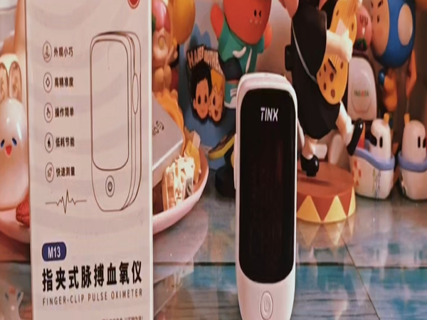 人不舒服就用一下町石tinx指夹式脉搏血氧仪监测下身体健康状态