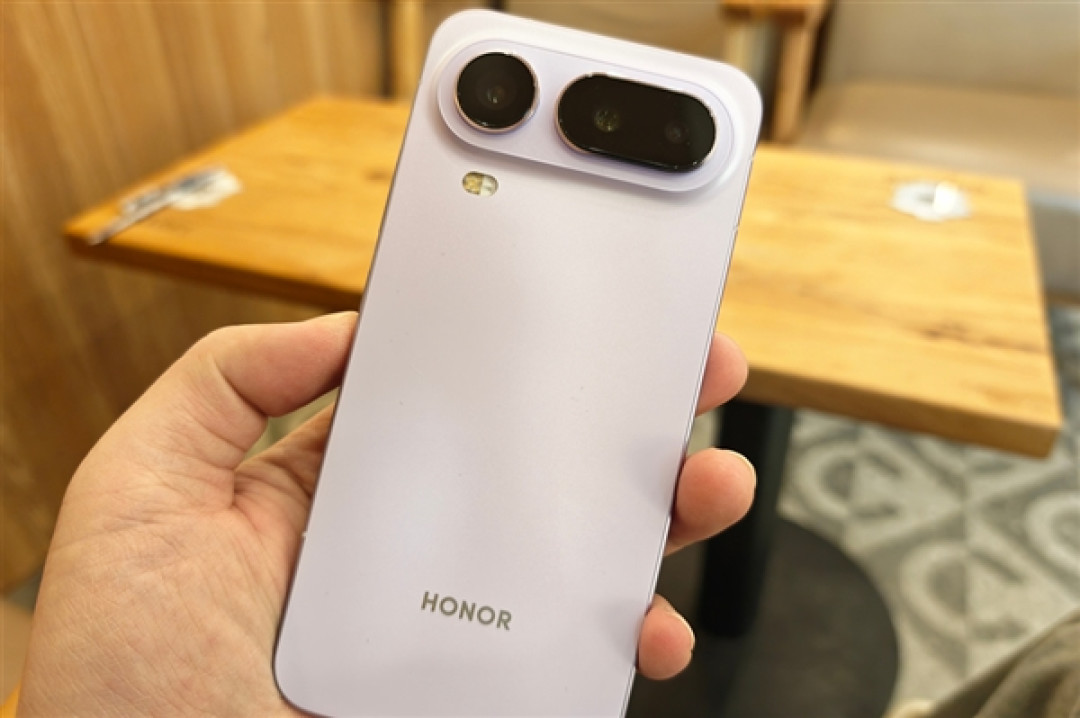 荣耀Magic8 Pro Air亮相:年度最轻旗舰机 仅重155g