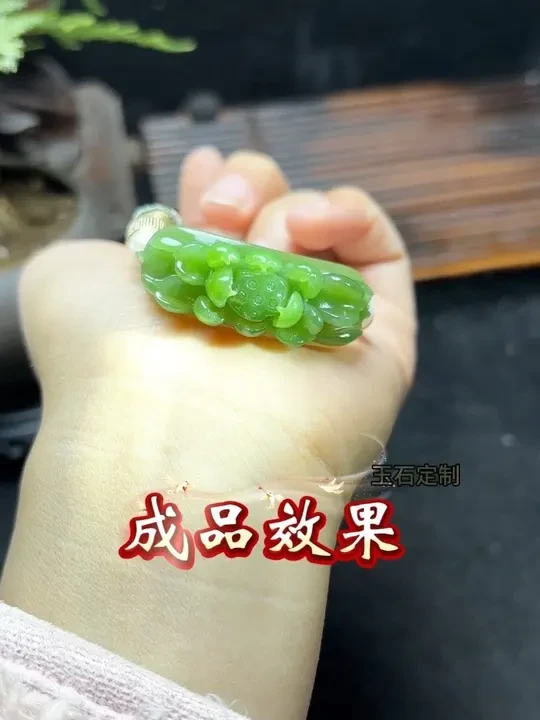 一块不起眼的边角料竟然蜕变为精美的艺术品#手工 #礼物#雕刻 #玉石#和田玉