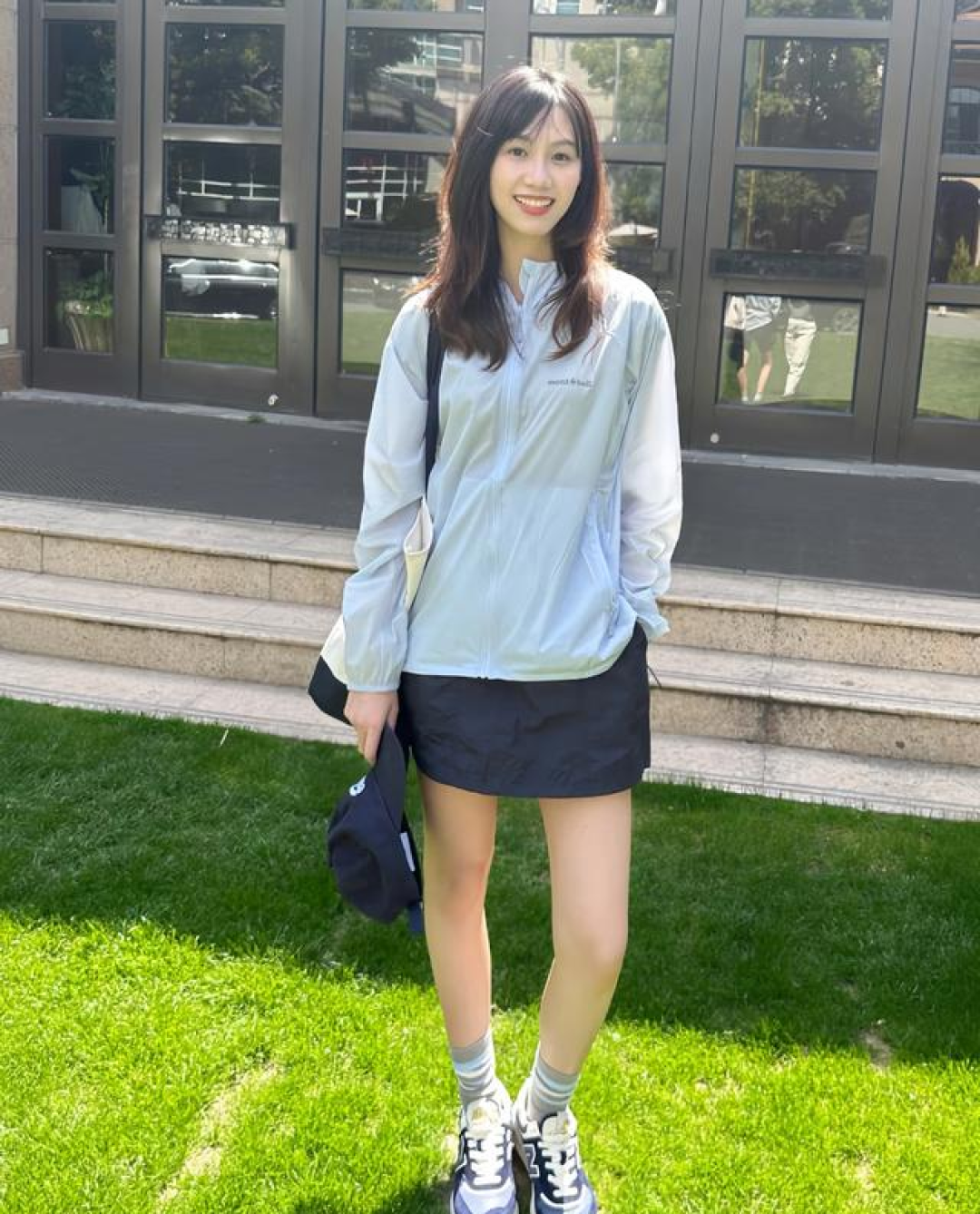 入夏后才发现:不兴始祖鸟冲锋衣了!满大街都在穿Montbell皮肤衣