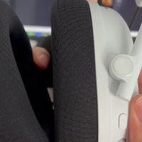 雷蛇Razer旋风黑鲨V3pro介绍，同步音频使用，聊天游戏平衡键和音量键区分。