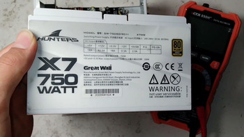 修长城X7额定750W金牌全模组电源，不仅主电容缩成了85℃，固态电容还莫名其妙的短路了