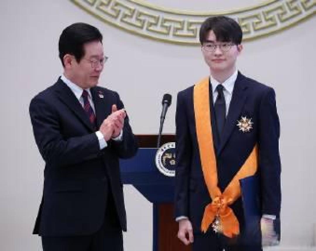 Faker封神并非个人英雄史诗，背后是整个电竞时代的合力