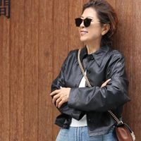 60多岁老年人的着装：穿衣不杂乱，不烫小卷发，体态轻盈好显年轻