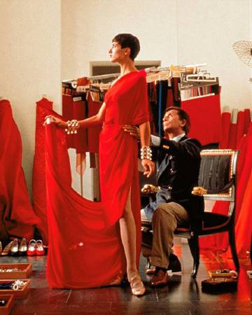 时尚界最后一位天才祖师瓦伦蒂诺陨落，他定义的红色将永存