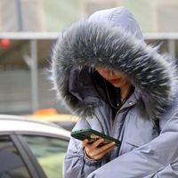 人民日报说，羽绒服里穿薄点才暖和！凭啥？