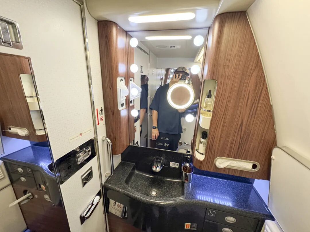 航程回顾：卡塔尔航空 QR719 多哈 西雅图   商务舱 (Qsuite)