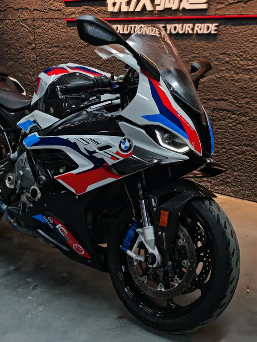 新车高点60w的宝马m1000rr到底贵在哪里?