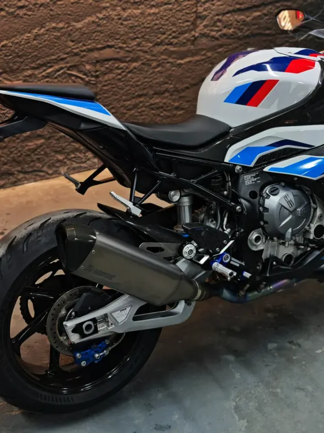 新车高点60w的宝马m1000rr到底贵在哪里?