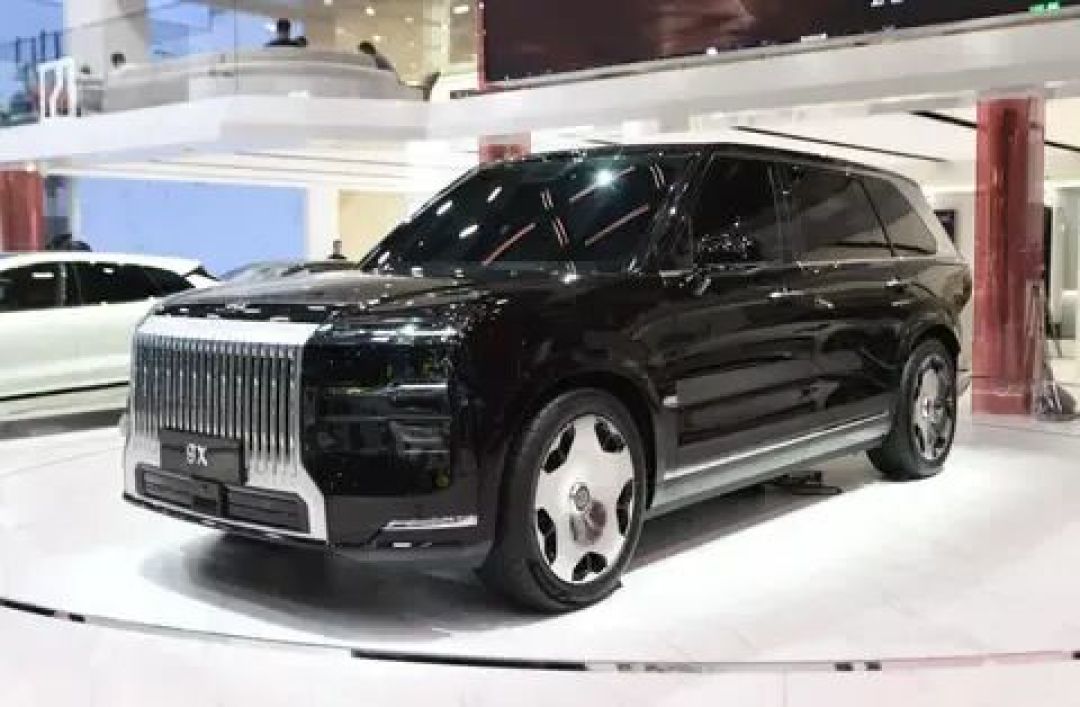 极氪8X对比9X,车身小一圈,价格低10万?