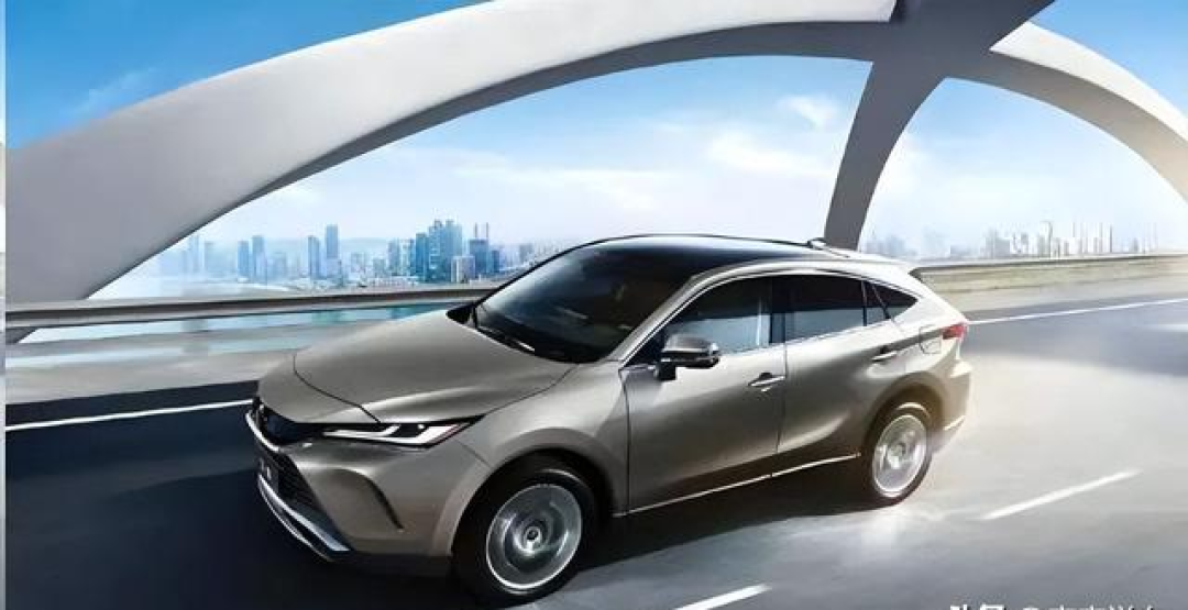 这回得排队买丰田了!新SUV比奥迪Q5L还漂亮,油耗仅4.2L