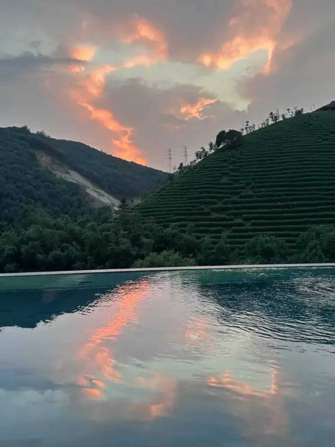 安吉君澜老庄山居|躲进茶山里泡汤看云☁️