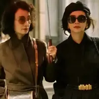 50多岁女人应该有的样子：不选花裙子、少穿小白鞋，到老都很洋气