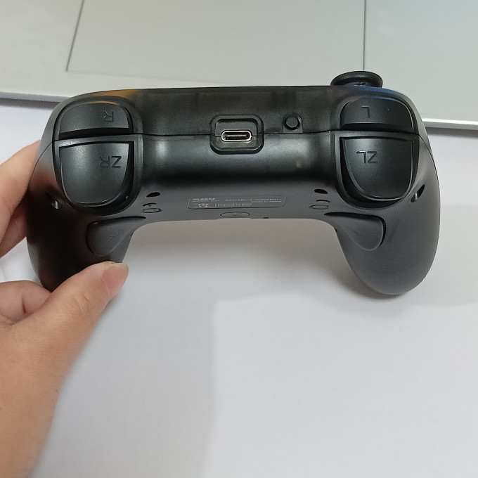 西圣游戏手柄