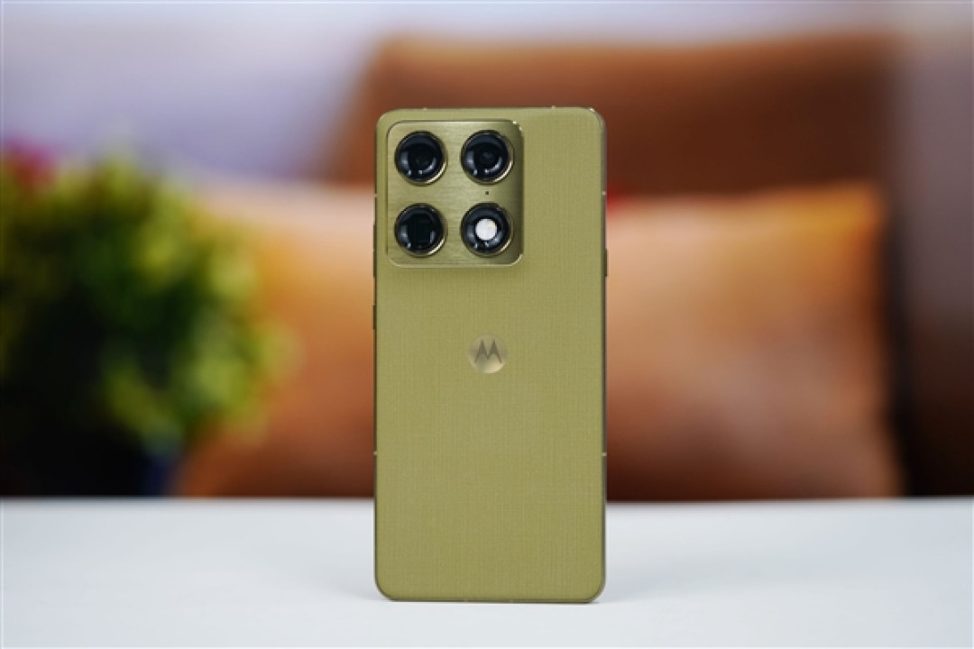 8K轻薄旗舰!联想moto X70 Air Pro图赏