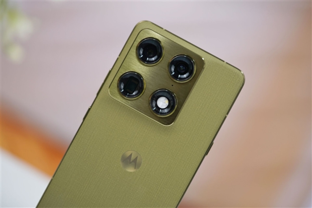 8K轻薄旗舰!联想moto X70 Air Pro图赏