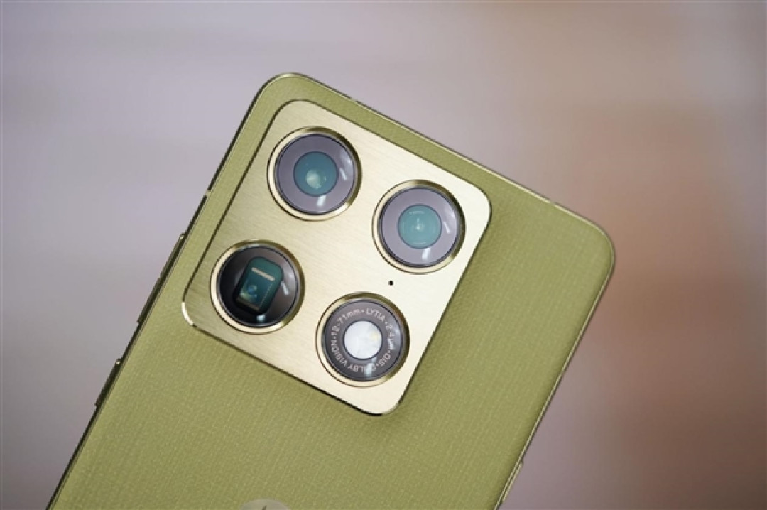 8K轻薄旗舰!联想moto X70 Air Pro图赏