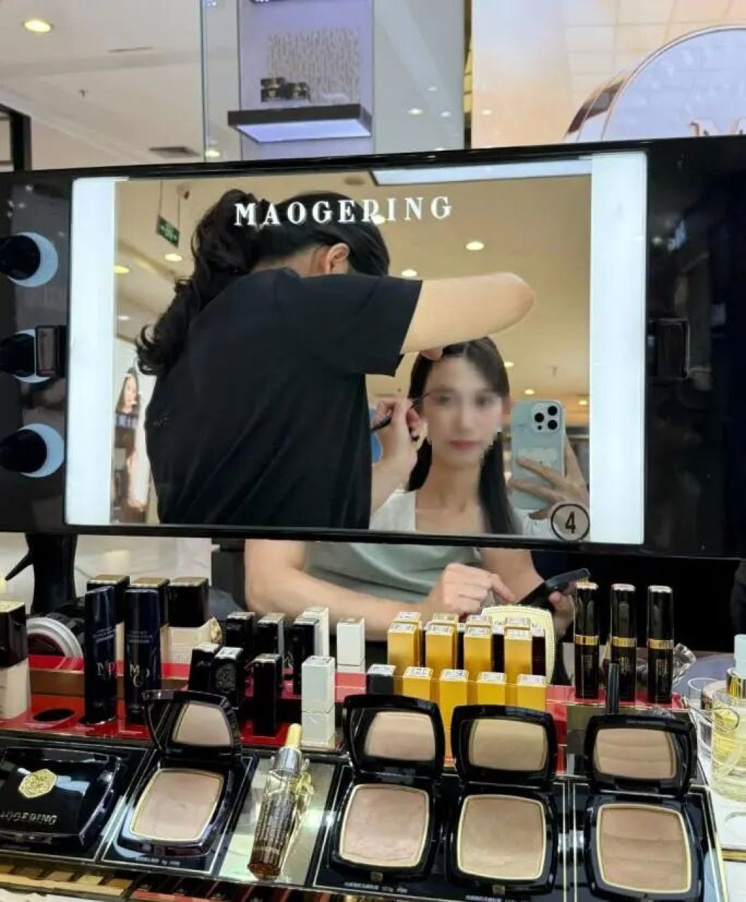 李佳琦直播间里的风光,救不了毛戈平财报里的尴尬