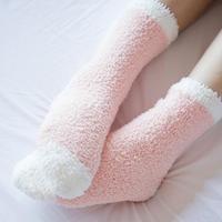 冬天穿袜子睡觉火气下行？坚持90天后，身体或有4个变化