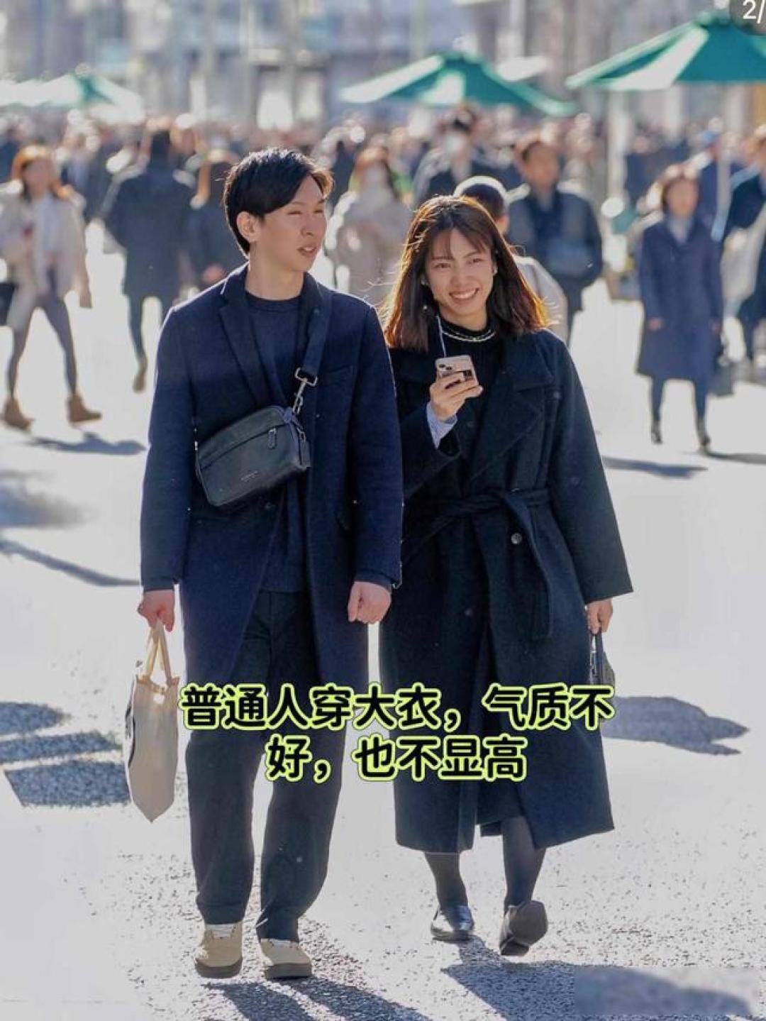 降温才发现,大衣少有人穿了,满街都是“奶奶棉服”,保暖还时髦