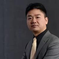 在正式场合，雷军和刘强东的穿搭：皮鞋不配丝袜，塞裤腰更高级！