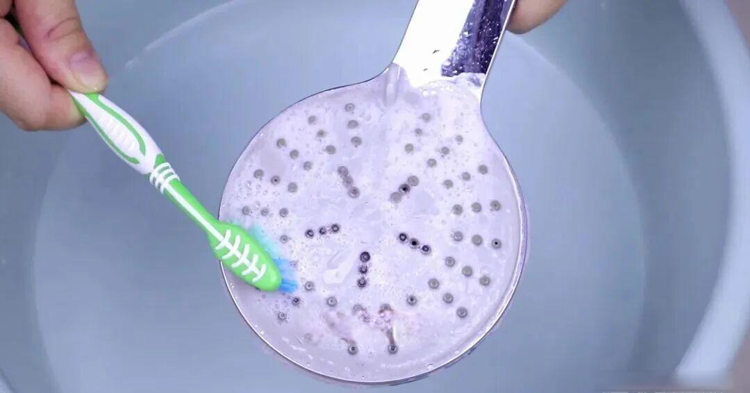 淋浴喷头出水少出水不均匀，教你一招，轻松解决烦恼，快学学