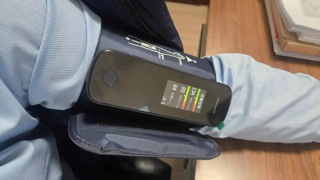 全家适用血压计哪个好?血压计哪种好?血压计买什么牌子的好家用的?血压仪器十大排名!智能款横评,全家适用款推荐