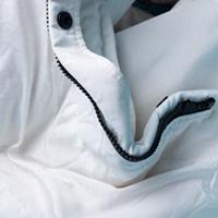 羽绒服真相揭秘：700元比几千块更暖和？别被品牌割韭菜了！