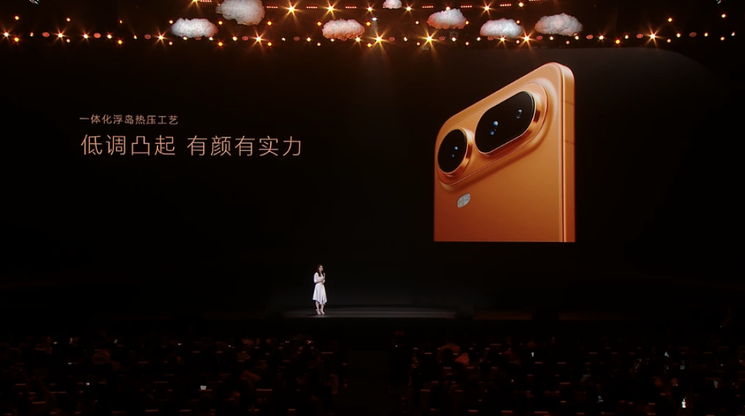 又一个6.3”小屏!刚发布的新机,把iPhone按着打