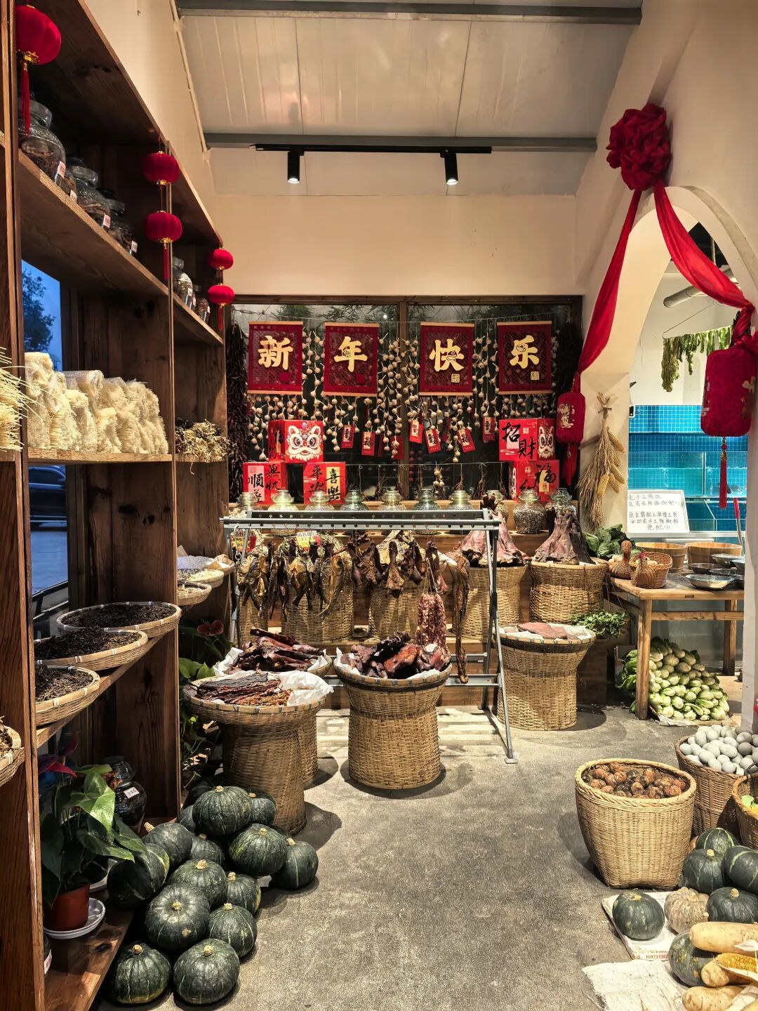 长沙探店｜湘超鲜肉联厂马栏山店：28小时鲜运的土菜美学盛宴