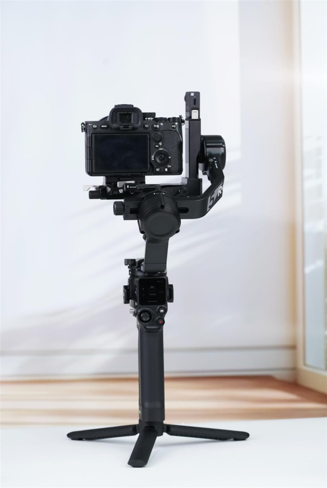 单兵增稳作战神器!大疆RS 5评测:全面进化的电控提壶 稳定器的第二套操作系统