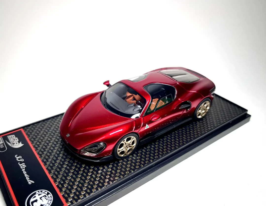 Alfa romeo 33 stradale新老同框